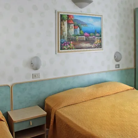 Hotel Flora 3*