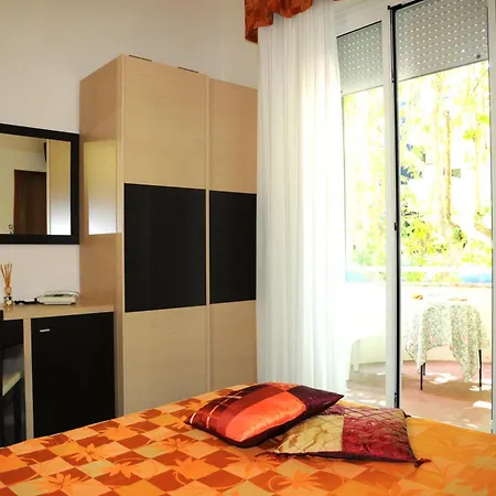 Ξενοδοχείο Flora 3*