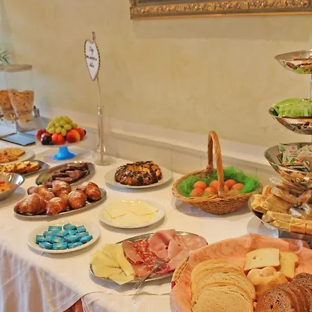 Flora Hotel 3*