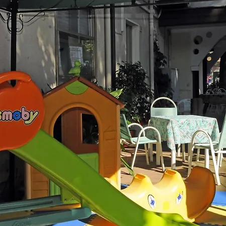 Hotel Flora 3*