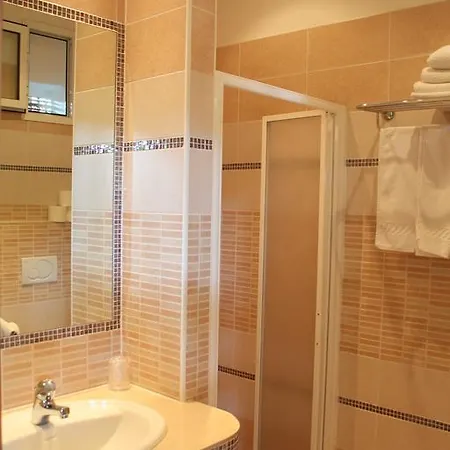 Ξενοδοχείο Flora Μπελάρια-Ιτζέα Μαρίνα