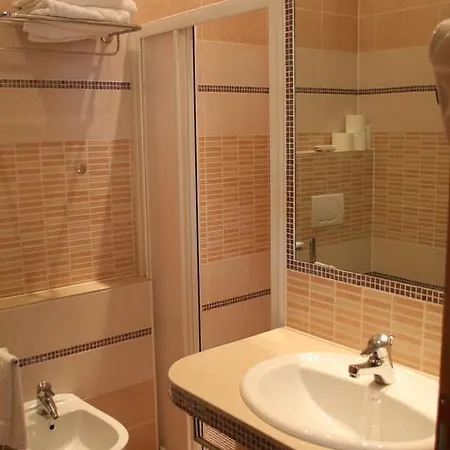 Ξενοδοχείο Flora Μπελάρια-Ιτζέα Μαρίνα